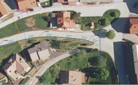 V teku so tudi namestitev cestnih ograj na najbolj kritičnih in prometnih odsekih cest.